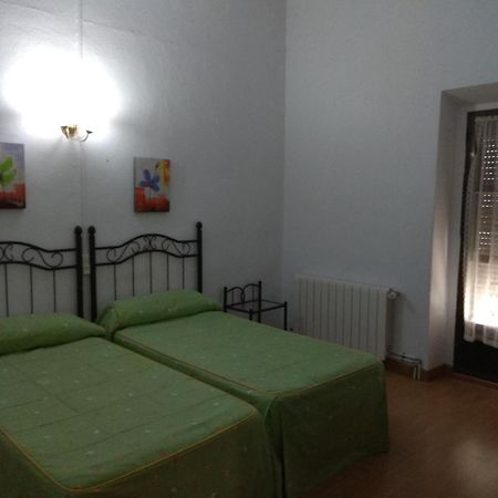 Pension Carretero Caces 外观 照片