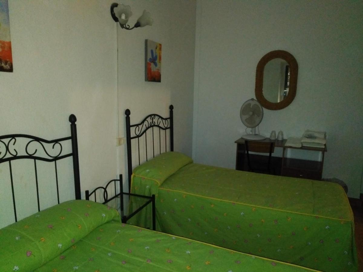 Pension Carretero Caces 外观 照片