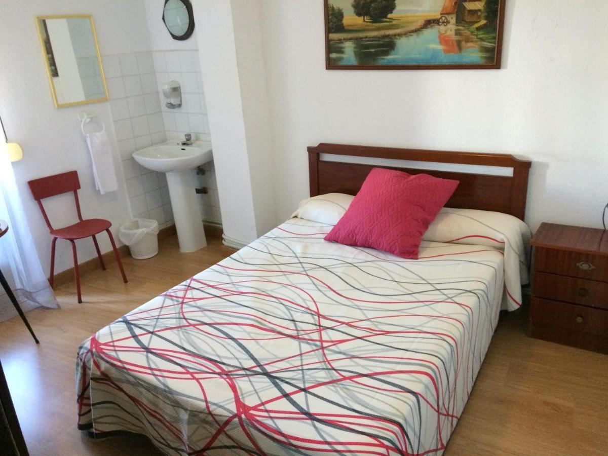 Pension Carretero Caces 外观 照片