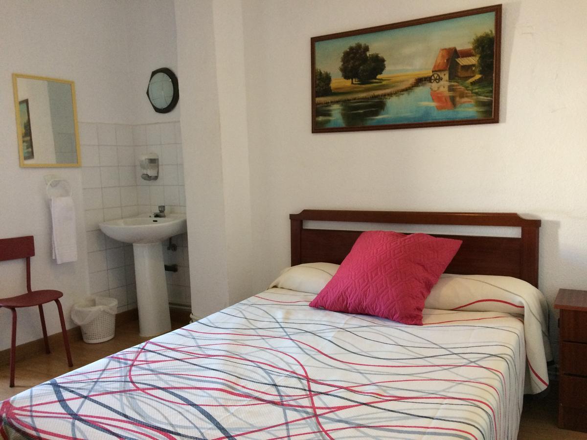 Pension Carretero Caces 外观 照片